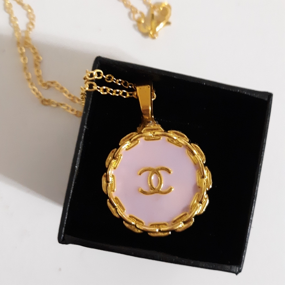 Fashion CHANEL button necklace